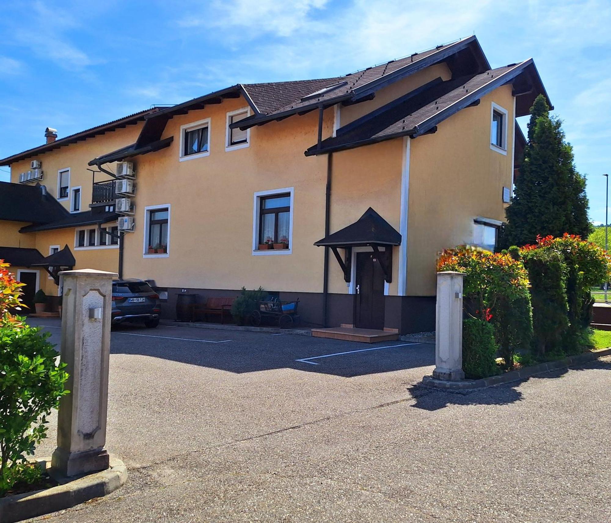 Penzion Gostisce Lesjak Orehova vas エクステリア 写真